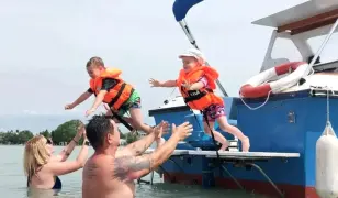 Családi hajózás a Balatonon