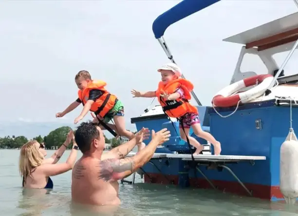 Családi hajózás a Balatonon