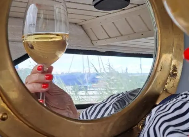 Hajózás korlátlan Prosecco fogyasztással