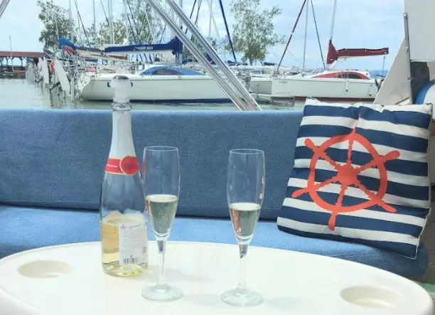 Hajózás korlátlan Prosecco fogyasztással