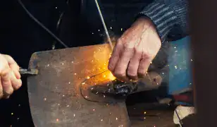 Profi lakatos munkák, hegesztés és kovácsoltvas szerkezetek készítése precízen, garanciával!