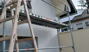 Homlokzati Hőszigetelés és Festés – Minőségi Kivitelezés!