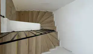 Lépcső teljes körü burkolása