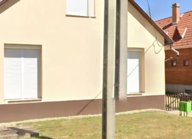 Betonozás, autóbeálló, járda, korlát és kerítés készítése – Kulcsrakész kivitelezés