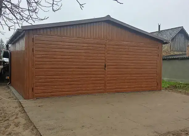 Mobilgarázs és kocsibeálló és kerítések