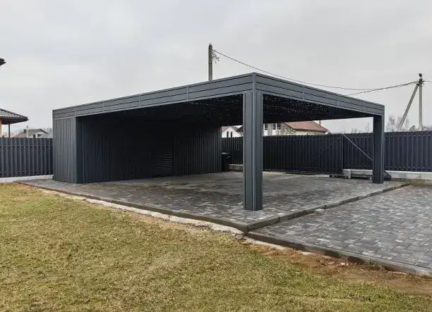 Mobilgarázs és kocsibeálló és kerítések