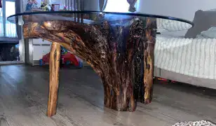 Egyedi készítésű fa bútorok