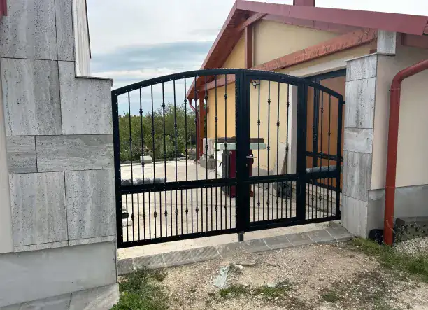 Lakatosmunkák, bontás, zöldterület gondozás, generál kivitelezés