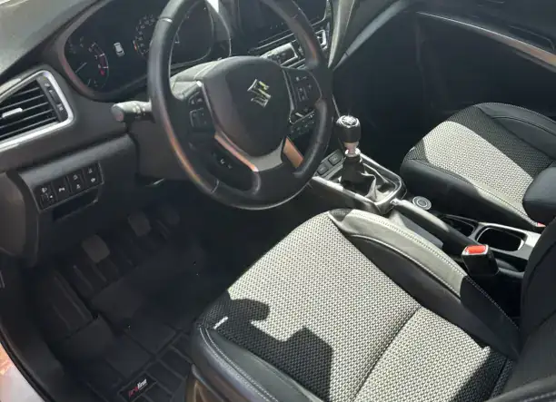 Első tulajdonostól eladó újszerű állapotú SUZUKI SX4 S-CROSS. A gyártás éve: 2024 A műszaki érvényessége: 2028.07.