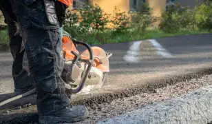 Aszfaltozás, útépítés és járdák kivitelezése – 30 év tapasztalattal