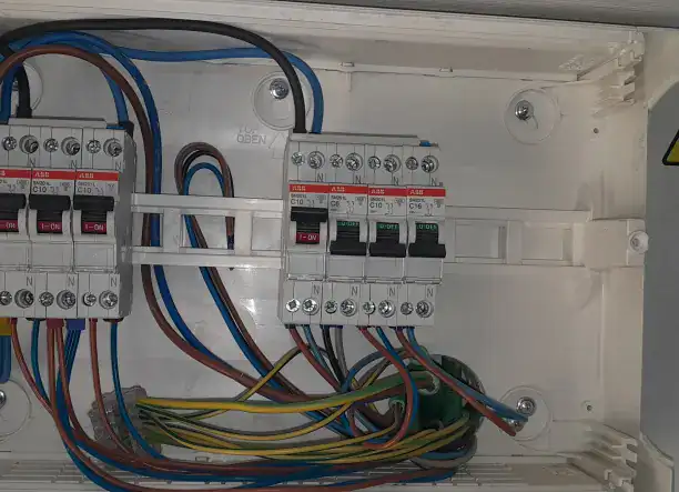 Villanyszerelés, elektromos bekötés Tatabányán