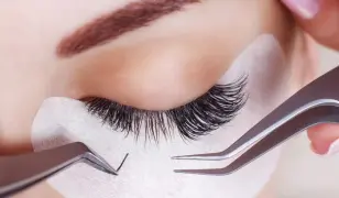 Műszempilla építése a Pillwax Beauty szalonban