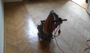 Parkettás,Burkoló Laminált parketta.