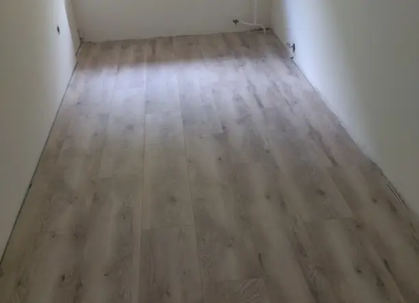 Parkettás,Burkoló Laminált parketta.