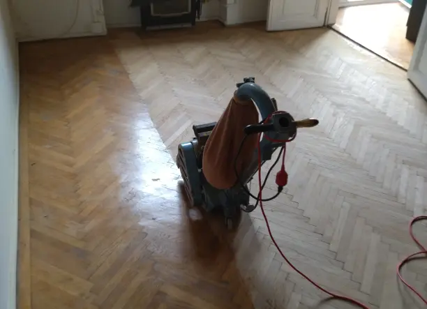 Parkettás laminált burkolás