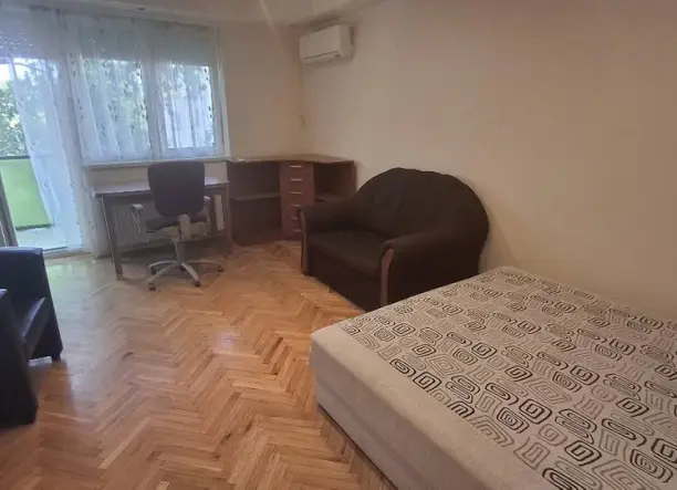 Debrecen Nagyerdőn 2. emeleti erkélyes lakás eladó