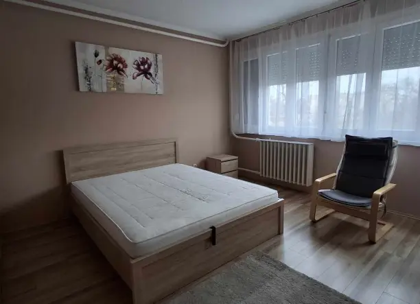 Debrecen Poroszlay úton erkélyes lakás eladó