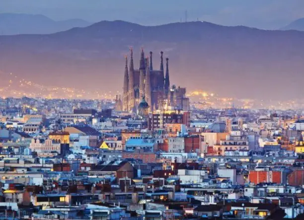 5 napos advent Barcelonában, repülőjeggyel, illetékkel, reggelivel, 4*-os szállással, belépőkkel, idegenvezetéssel