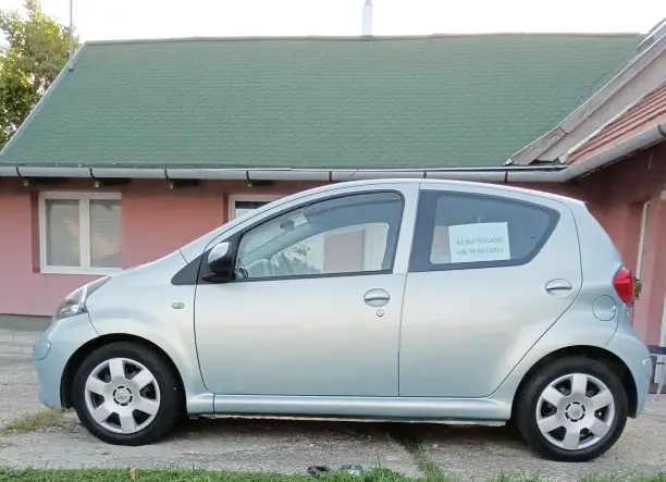 Toyota Aygo friss műszakival.