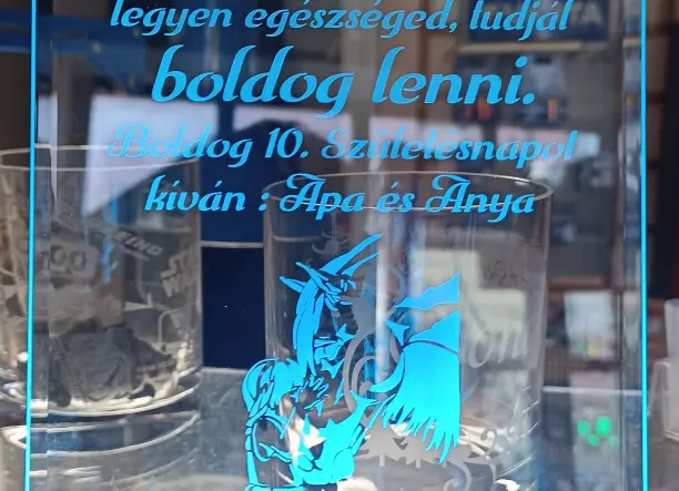 Egyedi üvegplakettek készítése