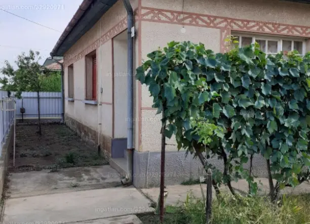 Termálfürdőhöz közeli családi ház eladó