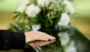 Holdliget Temetkezés