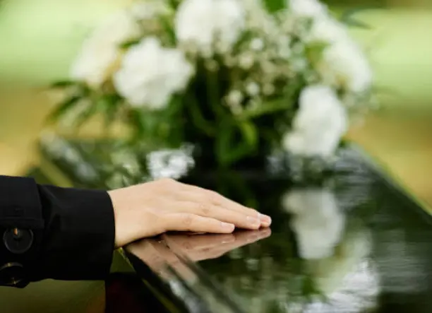 Holdliget Temetkezés