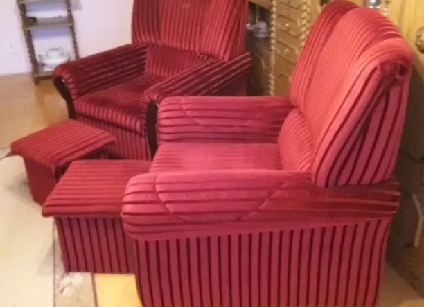 Eladó a képen látható hálószoba bútor