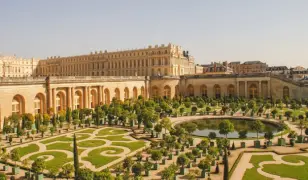 Vár Párizs, a szerelem és a fények városa, valamint Versailles és a lenyűgöző Loire-völgy, 6 nap félpanzióval és buszos utazással