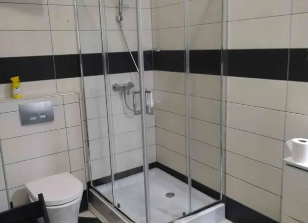 Zuhanykabin és más szaniterek