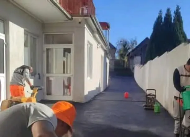 Aszfaltozás, útépítés, térkövezés, kőműves munkák, tetőkészítés, javítás, építkezési munkálatok.