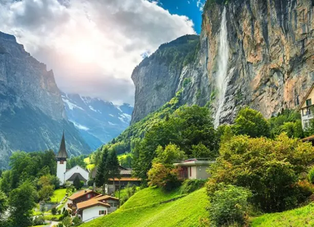 7 napos körutazás Svájcban, buszos utazással, félpanzióval, 3-4*-os szállásokkal, idegenvezetéssel – Tirol, Genf, Lausanne, Zürich