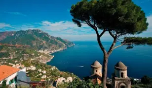 7 napos kirándulás a Sorrentói-félszigeten, buszos utazással, félpanzióval, 3*-os szállással – vár Nápoly, Amalfi, Capri, Pompei és a Vezúv