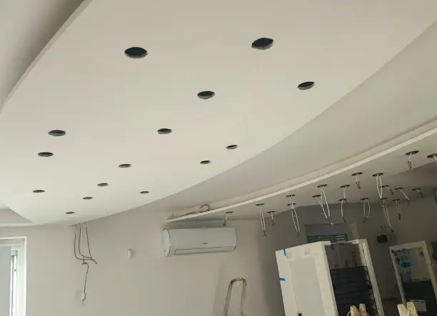 Szobafestést, tapétázást és mázolást vállalok igényes, precíz munkavégzéssel.