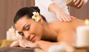 Kedves, 40 éves hölgy igényes úriemberek jelentkezését várja svédmasszázsra Debrecenben.