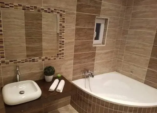 Kőműves munkák, szigetelés, burkolás, vakolás, betonozás, térkövezés