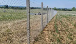 Kerítés építés országosan! Vadháló, drótháló, drótkerítés, oszlop, kapu, kerítésépítés