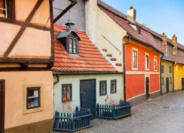 4 napos körutazás Csehországban, busszal, félpanzióval, idegenvezetéssel – vár Prága, Bruno, Karlovy Vary és Cesky Krumlov