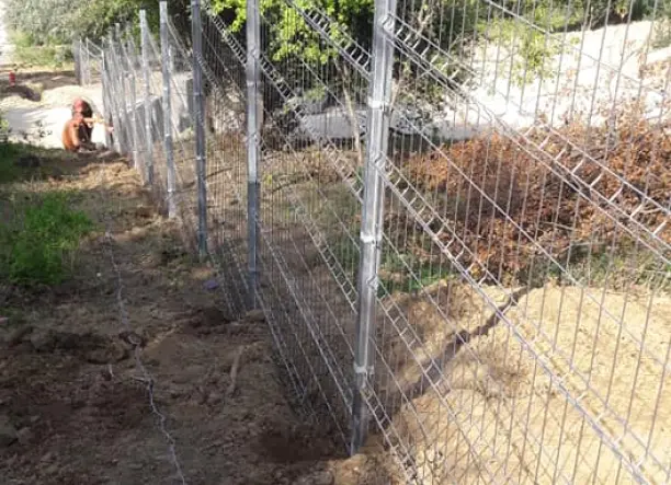 NATO háló, pengés kerítés, drótháló, vadháló, oszlop, kapu, huzal, kerítés