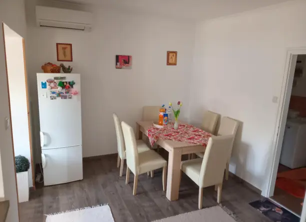 Örömmel mutatom be ezt gyöngyszemet a portfóliómban: egy igazi álomotthont Okányban, a csendes utcák egyikében