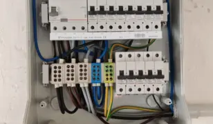 Villanyszerelés és Háztartási gép szerelés,műszerész munkák