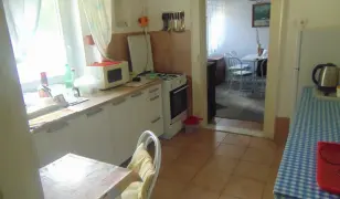 Saját kert, felújított otthon Békéscsabán – Ideális családi fészek eladó!