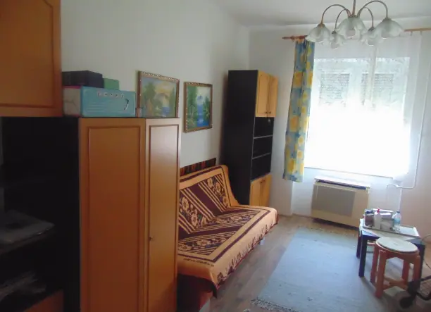 Saját kert, felújított otthon Békéscsabán – Ideális családi fészek eladó!