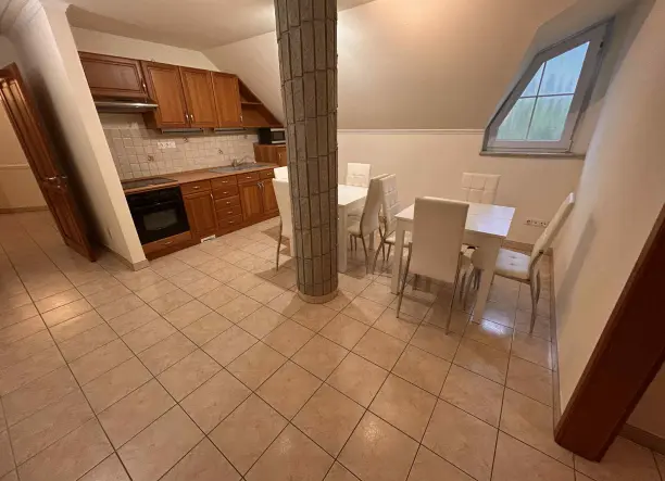 Remek befektetési lehetőség Gyulán! Eladó egy jól bejáratott, teljesen felszerelt panzió, ami ideális választás saját üzemeltetésre, de akár tágas cs