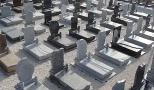 Akciós gránit síremlékek készletről Monoron és Cegléden