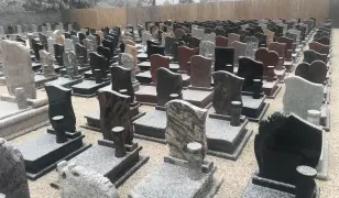 Gránit urna síremlékek Monoron és Cegléden