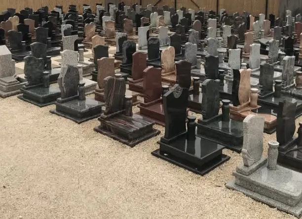 Gránit urna síremlékek Monoron és Cegléden