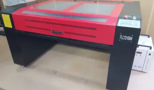 Eladó CO2 lézer gravírozó és vágó gép