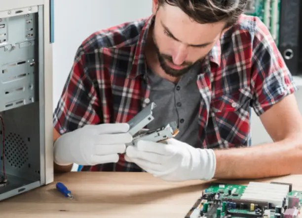 Számítástechnikai eszközök telepítése, beüzemelése, karbantartása és hibaelhárítása!