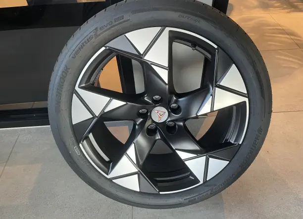 Vadonatúj 0 km-es komplett nyári kerékszett 255/40 R20 eladó